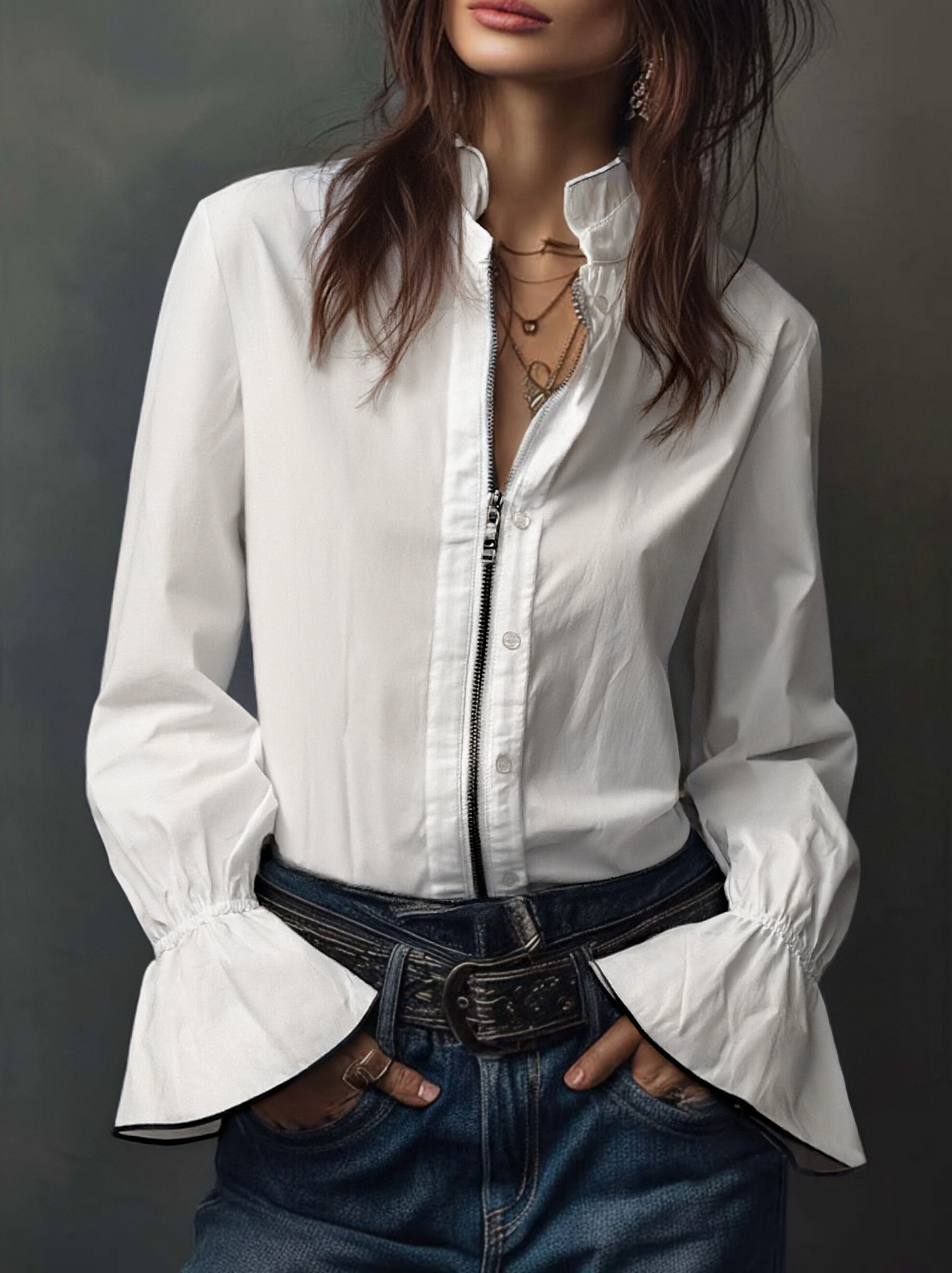 Blusa Blanca con Cremallera Frontal y Puños con Volantes