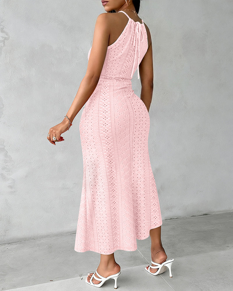 Vestido Casual de Punto Jacquard Texturizado con Escote Halter y Abertura Frontal en Cruce