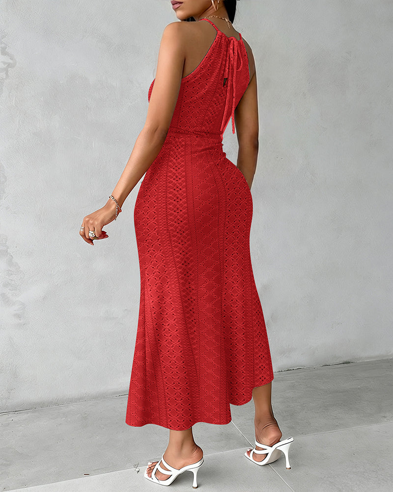Vestido Casual de Punto Jacquard Texturizado con Escote Halter y Abertura Frontal en Cruce