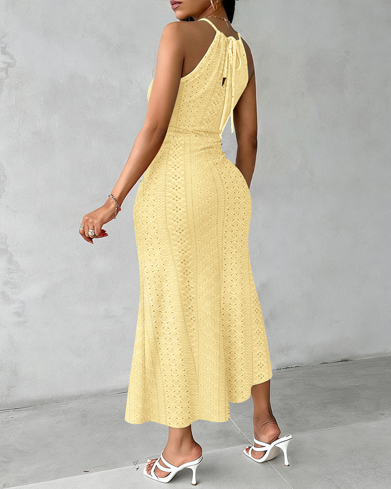 Vestido Casual de Punto Jacquard Texturizado con Escote Halter y Abertura Frontal en Cruce